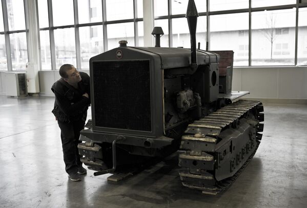 Подготовка к открытию выставки исторической военной техники Моторы Войны - Sputnik Latvija