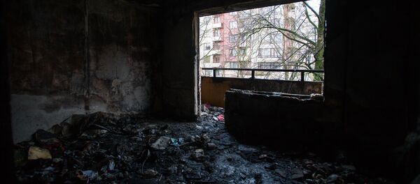 Последствия пожара в новогоднюю ночь в рижском микрорайоне Плявниеки - Sputnik Латвия