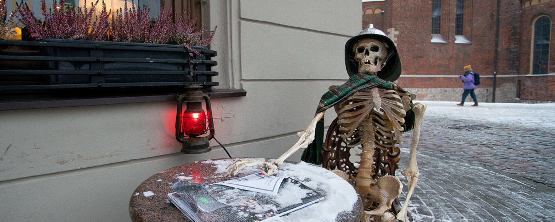 Скелет у Домской площади - Sputnik Латвия, 1920, 29.01.2019