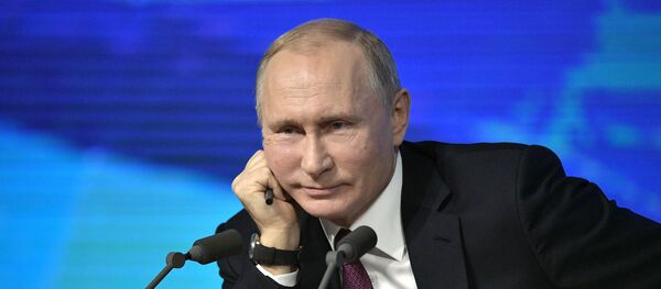 Ежегодная большая пресс-конференция президента РФ В. Путина Ежегодная большая пресс-конференция президента РФ В. Путина - Sputnik Latvija