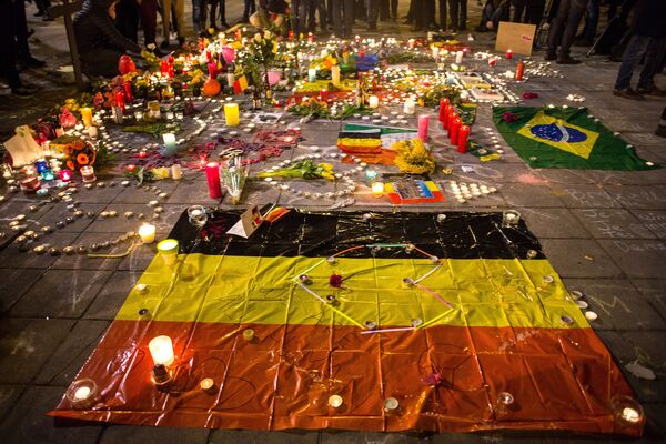 В Брюсселе почтили память погибших во время терактов - Sputnik Латвия