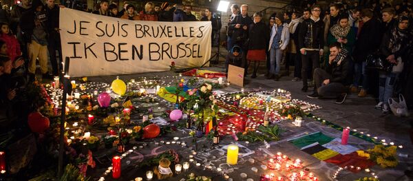 В Брюсселе почтили память погибших во время терактов В Брюсселе почтили память погибших во время терактов - Sputnik Latvija