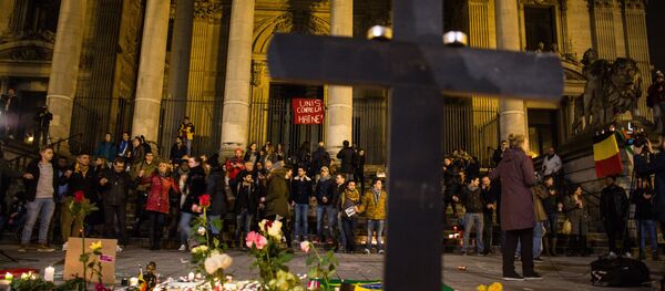 В Брюсселе почтили память погибших во время терактов В Брюсселе почтили память погибших во время терактов - Sputnik Latvija