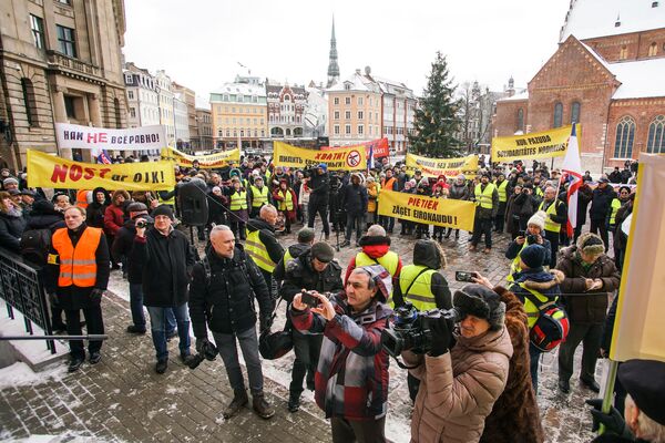 Акция протеста в Риге против социального и национального неравенства в Латвии. 12 января 2019 г. - Sputnik Латвия