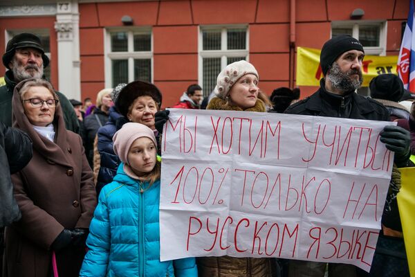 Молчать больше нельзя: в Риге прошел марш против социальной несправедливости Молчать больше нельзя: в Риге прошел марш против социальной несправедливости - Sputnik Латвия