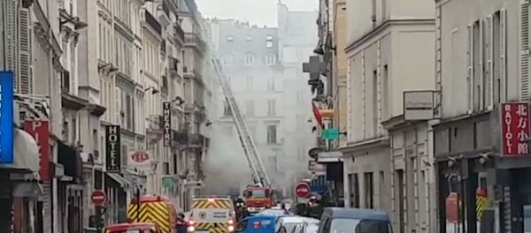 Кадры с места взрыва в Париже Кадры с места взрыва в Париже - Sputnik Latvija