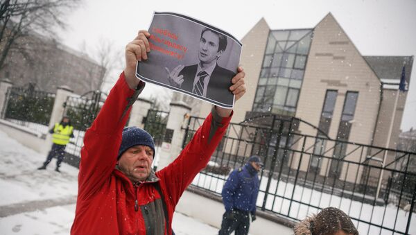 Пикет у здания литовского посольства в Риге в поддержку арестованного в Вильнюсе литовского политика Альгирдаса Палецкиса - Sputnik Латвия