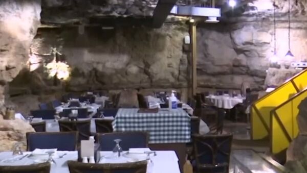 Ресторан в палеогеновой пещере - видео - Sputnik Латвия