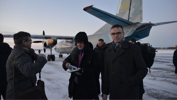 Главы МИД стран Балтии и Польши не смогли посетить Мариуполь из-за нелетной погоды - Sputnik Латвия