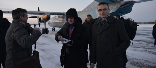 Главы МИД стран Балтии и Польши не смогли посетить Мариуполь из-за нелетной погоды - Sputnik Латвия