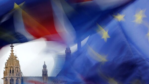 Флаги Великобритании и Евросоюза - Sputnik Латвия