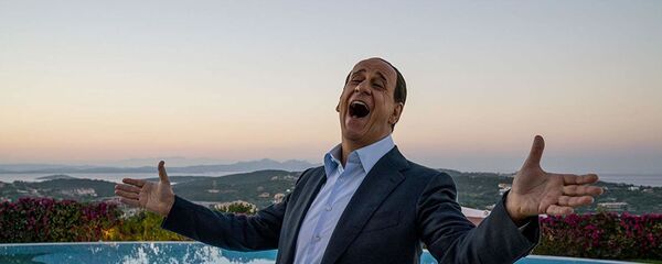 Кадр из фильма Паоло Соррентино Сильвио (ориг. Loro) - Sputnik Латвия