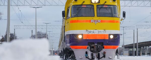 Дизельный поезд АО Pasažieru vilciens  на Рижском железнодорожном вокзале - Sputnik Latvija