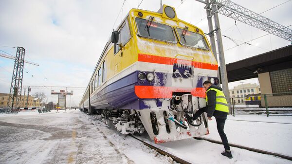 Электропоезд АО Pasažieru vilciens  на Рижском железнодорожном вокзале - Sputnik Латвия
