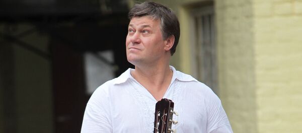 Александр Цуркан перед выступлением на вечере памяти Владимира Высоцкого - Sputnik Латвия