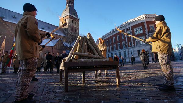 На Домской площади вспомнили защитников баррикад января 1991 года в Риге - Sputnik Латвия