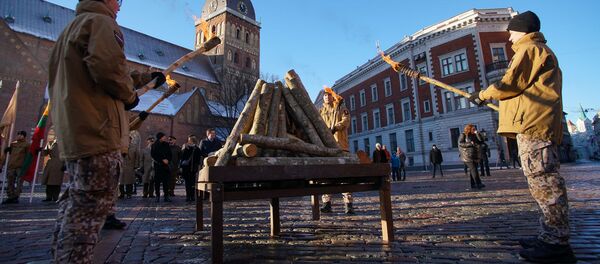 На Домской площади вспомнили защитников баррикад января 1991 года в Риге - Sputnik Латвия