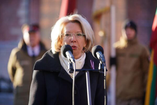 Отгоняя грозную тень: на Домской площади помянули баррикады - Sputnik Латвия