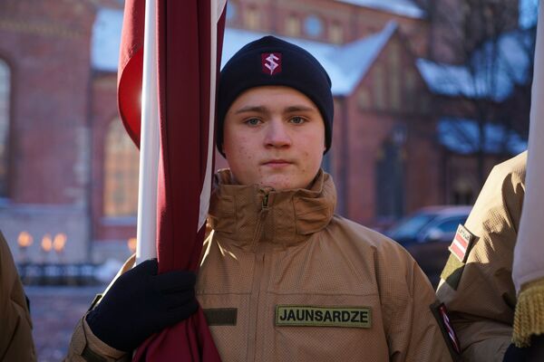 Отгоняя грозную тень: на Домской площади помянули баррикады - Sputnik Латвия