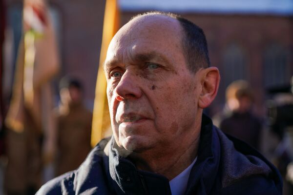 Отгоняя грозную тень: на Домской площади помянули баррикады - Sputnik Латвия