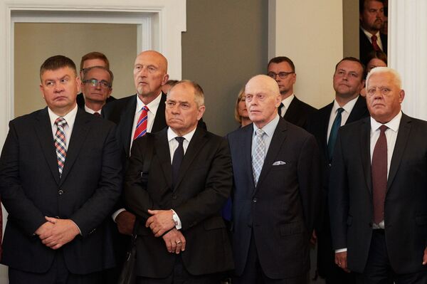 Книга рекордов кабмина Латвии: длительность, молодость, нелатышскость и ударные - Sputnik Латвия