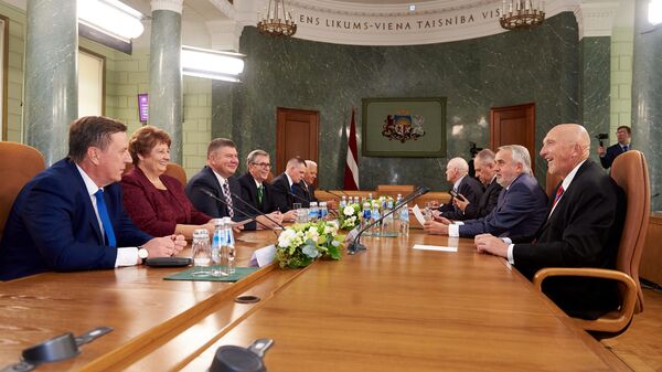 Все премьер-министры Латвии, кроме Гунарса Крастса, на дискуссии в честь 100-летия кабинета министров, 2018 г. - Sputnik Латвия