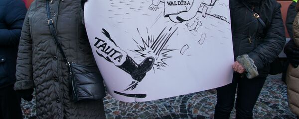 Акция протеста у здания Сейма с требованием провести внеочередные парламентские выборы - Sputnik Латвия