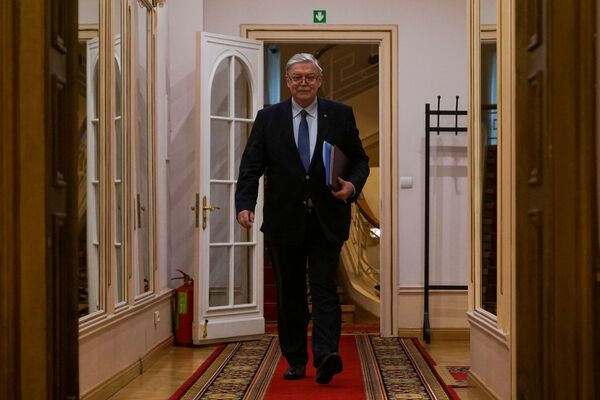 Два года посла России в Латвии: о конях в хлеву и русской школе Два года посла России в Латвии: о конях в хлеву и русской школе - Sputnik Латвия