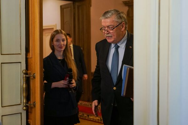 Два года посла России в Латвии: о конях в хлеву и русской школе Два года посла России в Латвии: о конях в хлеву и русской школе - Sputnik Латвия