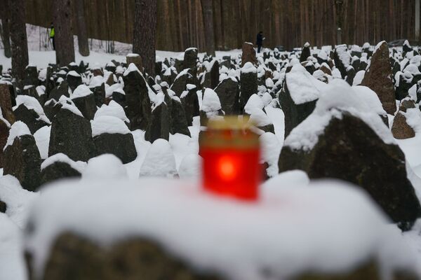 Как сделать так, чтобы не забывать: дипломаты почтили память жертв Холокоста Как сделать так, чтобы не забывать: дипломаты почтили память жертв Холокоста - Sputnik Латвия