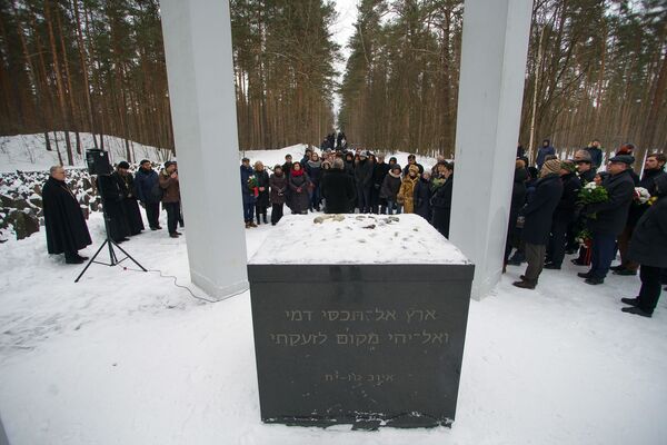 Как сделать так, чтобы не забывать: дипломаты почтили память жертв Холокоста Как сделать так, чтобы не забывать: дипломаты почтили память жертв Холокоста - Sputnik Латвия