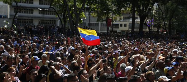 Лидер оппозиции Венесуэлы Хуан Гуаидо выступил на митинге в Каракасе  Лидер оппозиции Венесуэлы Хуан Гуаидо выступил на митинге в Каракасе  - Sputnik Latvija