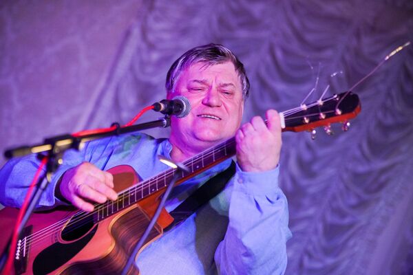 Душа и струна: на юрмальской орбите планеты Высоцкого - Sputnik Латвия