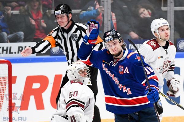 Рижское Динамо потерпело разгромное поражение в Петербурге, СКА вышел в лидеры - Sputnik Латвия