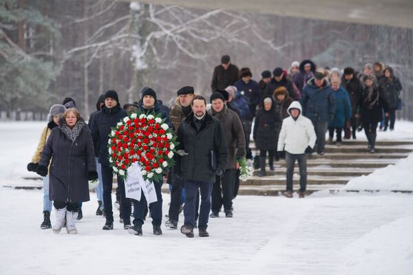 Не дать проснуться зверю: в Латвии почтили память жертв Холокоста - Sputnik Латвия