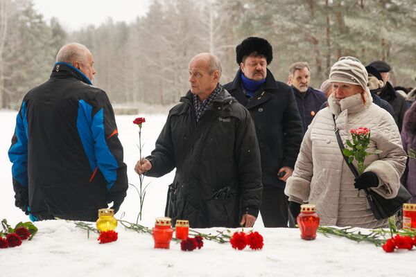 Не дать проснуться зверю: в Латвии почтили память жертв Холокоста - Sputnik Латвия