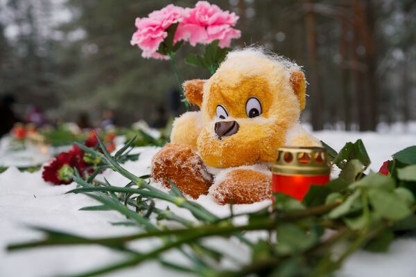 Не дать проснуться зверю: в Латвии почтили память жертв Холокоста - Sputnik Латвия