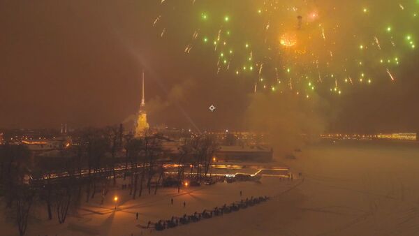 Артиллерийский салют в честь 75-летия снятия блокады Ленинграда - Sputnik Латвия