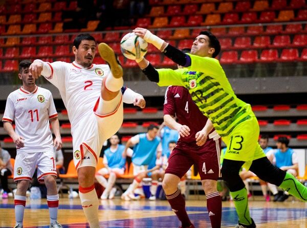 После засухи с Кипром сборная Латвии по футзалу разгромила Гибралтар - Sputnik Латвия