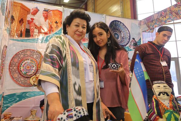 Плов, шелка и многовековая история: Узбекистан найдет, чем удивить латвийцев - Sputnik Латвия