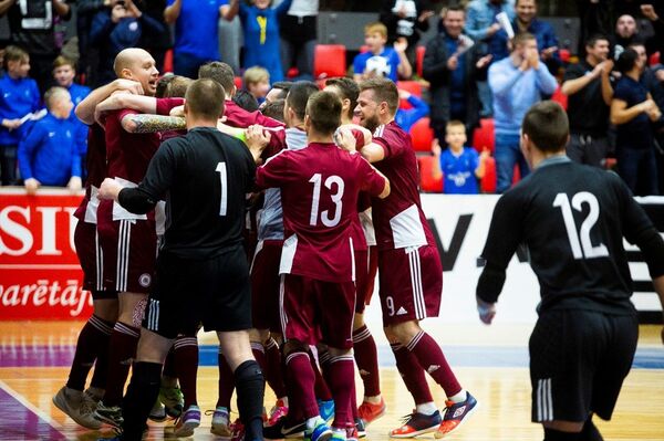 Латвия обыграла Англию и вышла в следующий раунд отбора ЧМ-2020 по футзалу - Sputnik Латвия