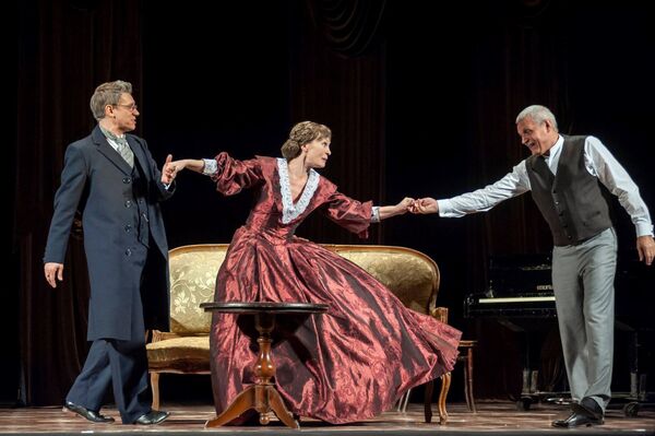 Москвичи везут в Ригу одесские анекдоты и любовный треугольник - Sputnik Латвия