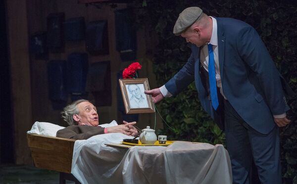 Москвичи везут в Ригу одесские анекдоты и любовный треугольник - Sputnik Латвия