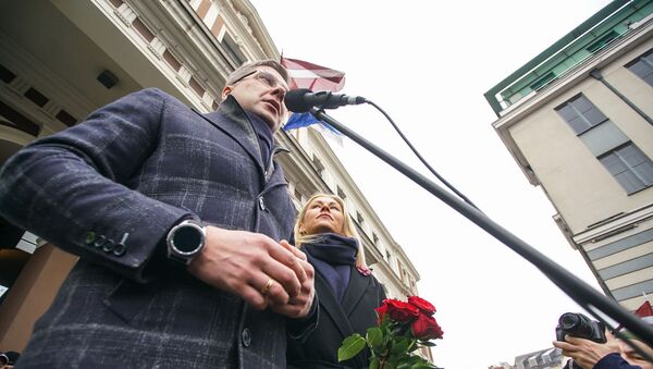Мэр Риги Нил Ушаков выступает на митинге на Ратушной площади - Sputnik Латвия