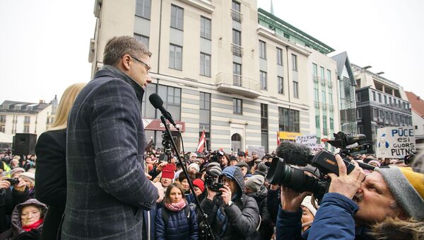 Мэр Риги Нил Ушаков выступает на митинге на Ратушной площади - Sputnik Latvija