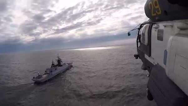 Посадки вертолетов Ка-27 на палубы кораблей Балтийского флота - Sputnik Latvija