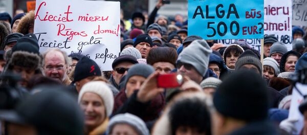 Митинг на Ратушной площади в поддержку мэра города Нила Ушакова Митинг на Ратушной площади в поддержку мэра города Нила Ушакова - Sputnik Латвия