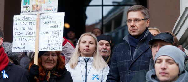 Мэр Риги Нил Ушаков во время митинга на Ратушной площади - Sputnik Латвия