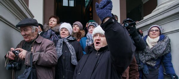 Митинг на Ратушной площади в поддержку мэра города Нила Ушакова Митинг на Ратушной площади в поддержку мэра города Нила Ушакова - Sputnik Latvija