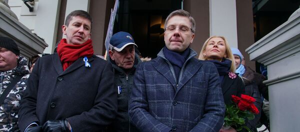 Митинг на Ратушной площади в поддержку мэра города Нила Ушакова - Sputnik Latvija